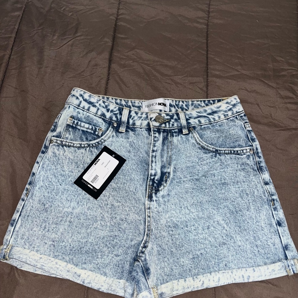 Goes Like This Denim Shorts- medium wash